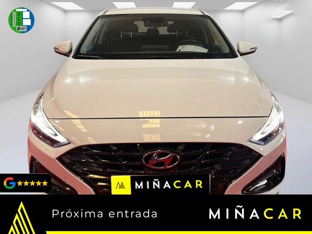 HYUNDAI i30 (1.0 TGDI 48V Tecno 88 kW (120 CV)) en Málaga