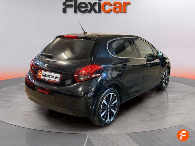 Foto del PEUGEOT 208 1.2 PureTech S&S Signature 110