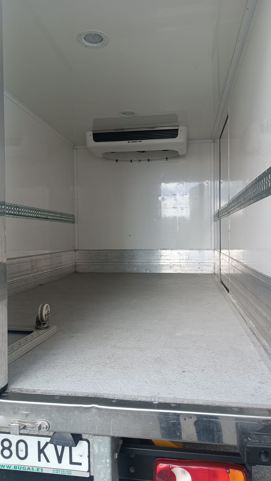 Foto del NISSAN NT400 Cabina Abatible C..Cerr Alu.35.13-3 Comfort