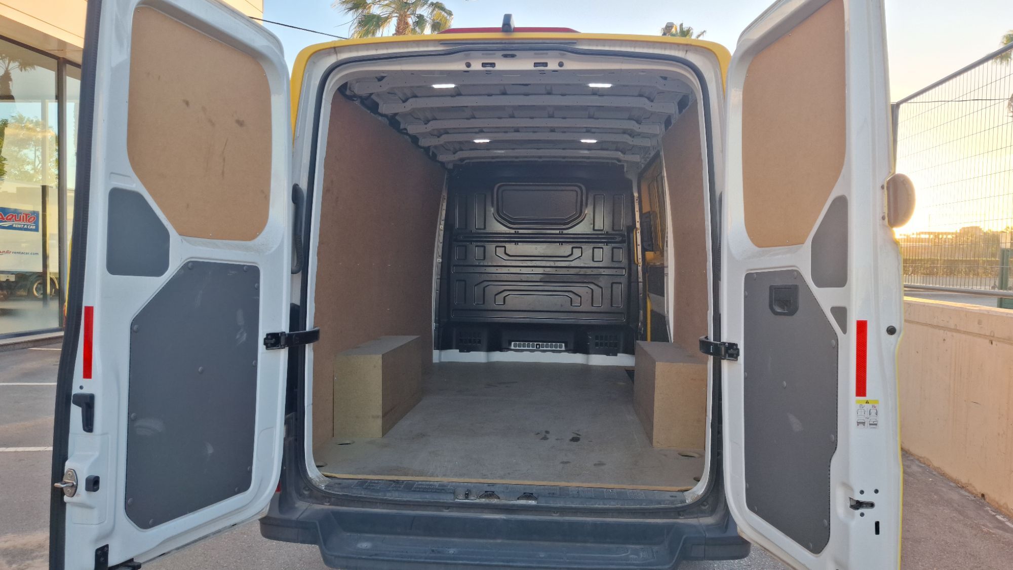 Foto del VOLKSWAGEN Crafter Furgón 2.0TDI SCR 30 BM L3H2 75kW