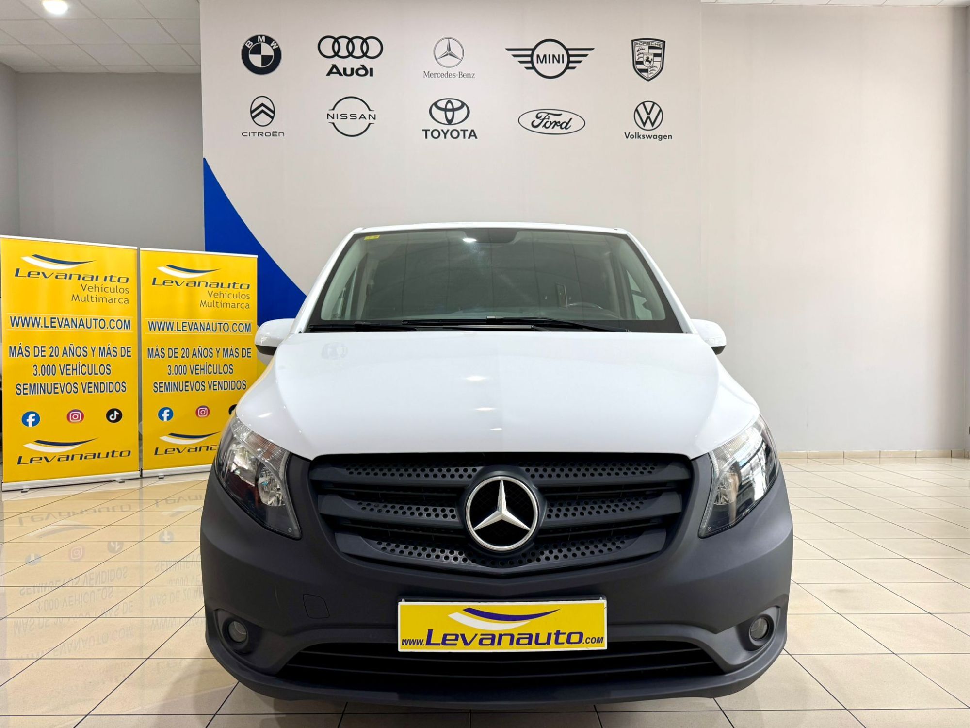 Foto del MERCEDES Vito Furgón 110CDI tD Base Larga