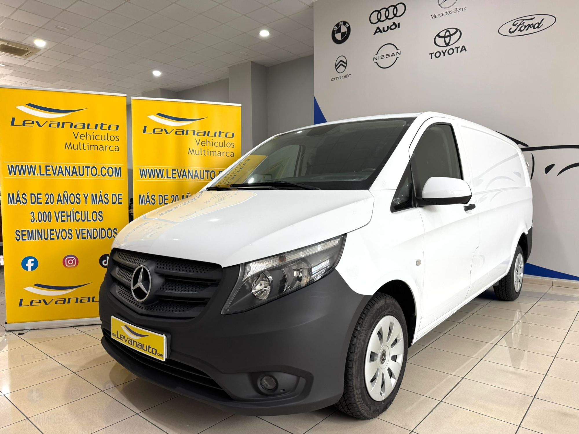 Foto del MERCEDES Vito Furgón 110CDI tD Base Larga