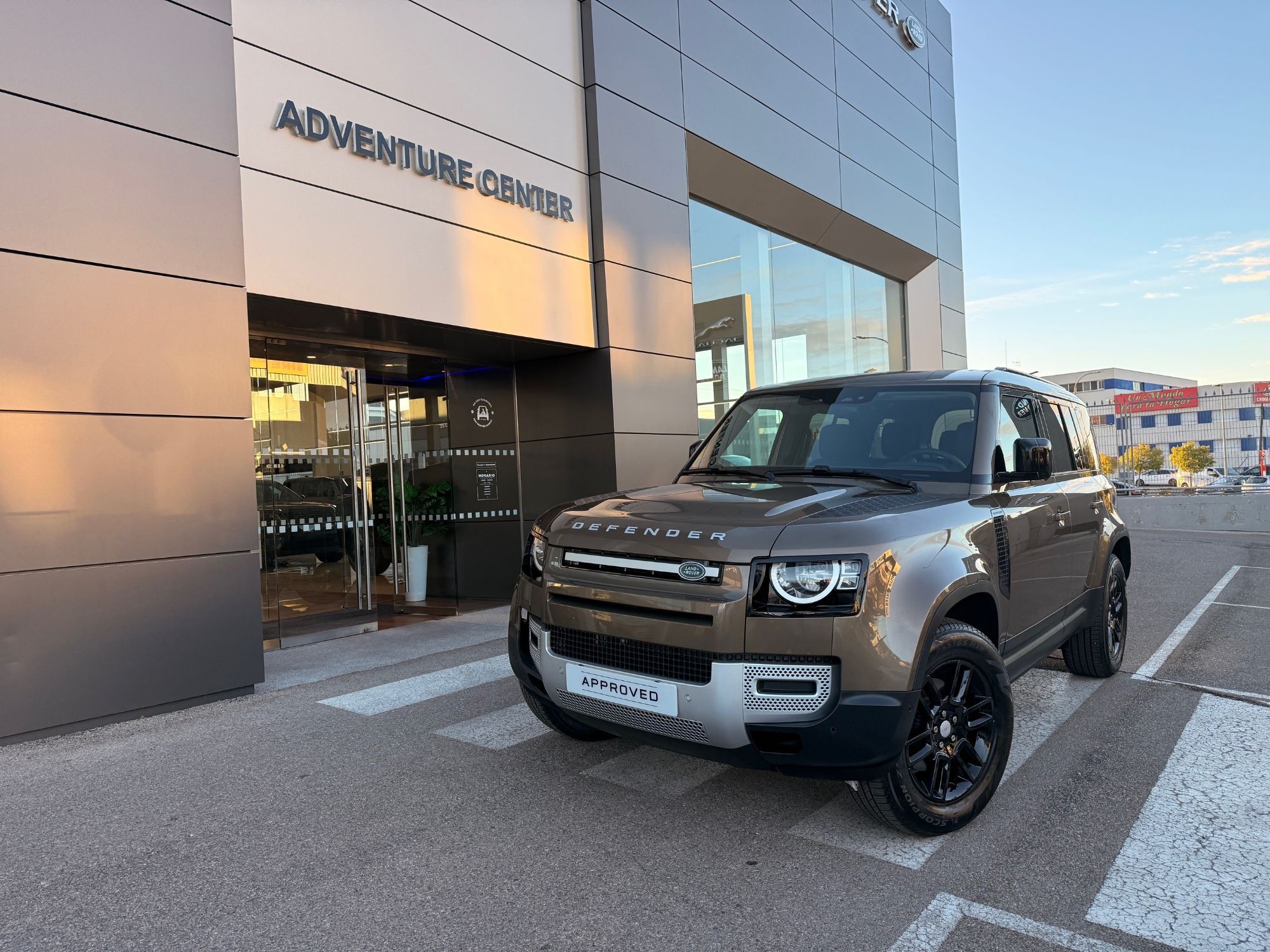 LAND ROVER Defender (110 3.0D l6 MHEV S AWD Aut. 250) en Madrid