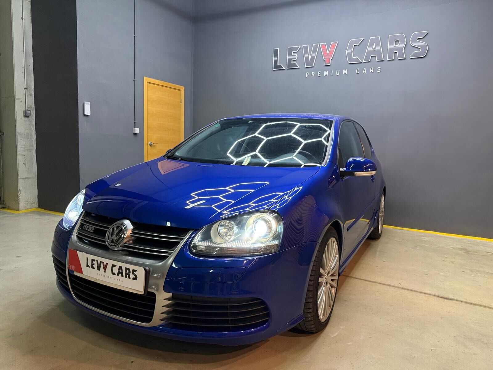 VOLKSWAGEN Golf (3.2 R32 4MOTION) en Valencia