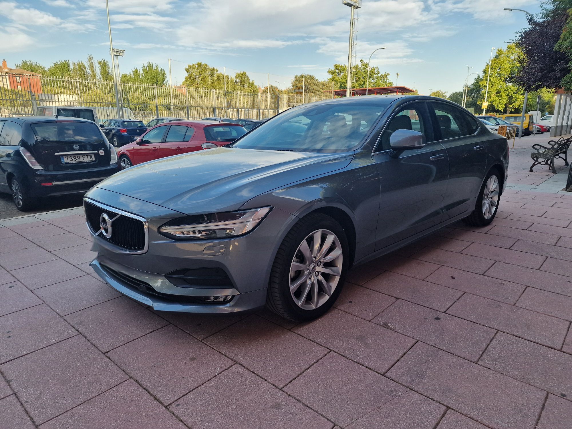 VOLVO S90 (D4 Momentum Pro Aut.) en Madrid