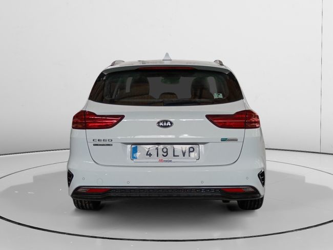 Foto del KIA Ceed 1.6 MHEV iMT Drive 136