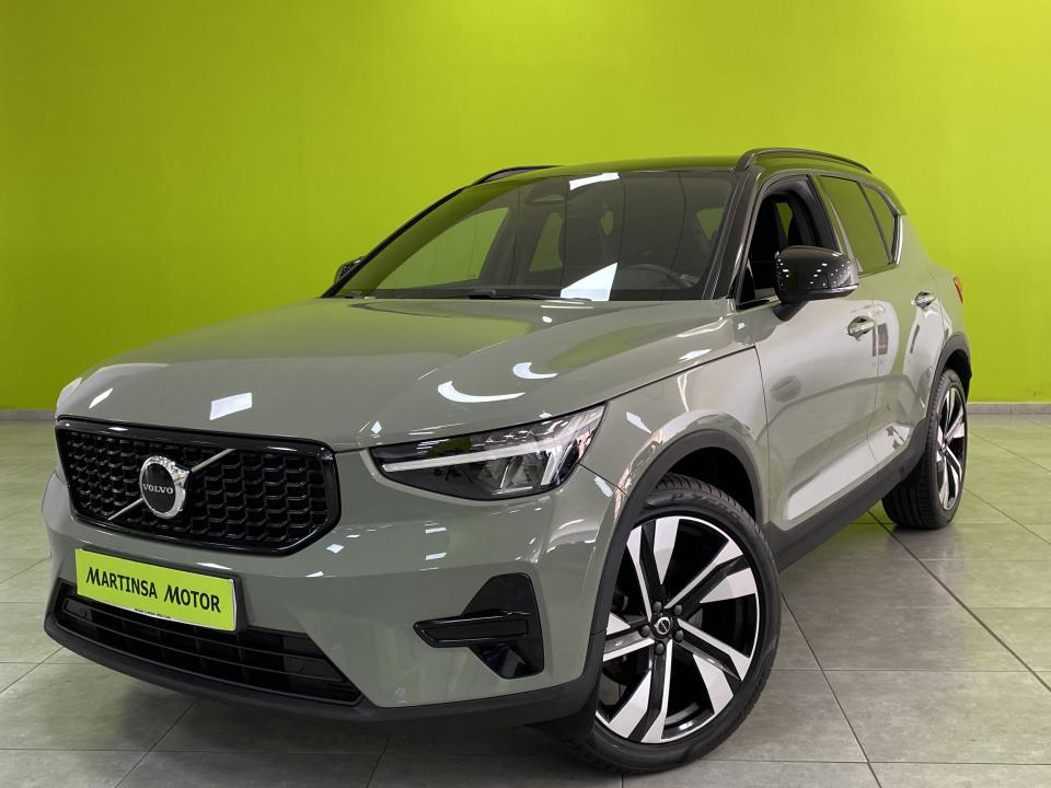 VOLVO XC40 (2.0 B3 G Plus Dark Auto) en Málaga
