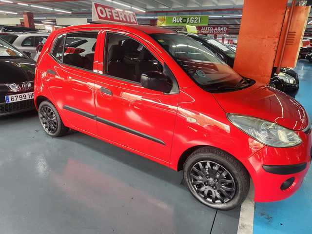 HYUNDAI i10 (1.1 Style 49 kW (66 CV)) en Barcelona