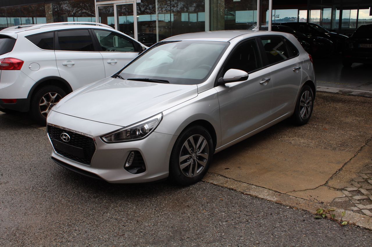 HYUNDAI i30 (1.6 CRDi 81kW (110CV) Tecno) en Madrid