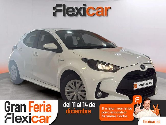 TOYOTA Yaris (1.5 120H Business Plus) en Barcelona