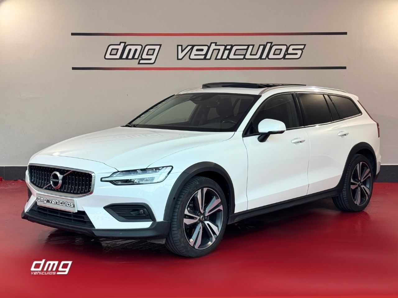 VOLVO V60 (Cross Country 2.0 D4 AUTO PRO 190 Cv) en Barcelona