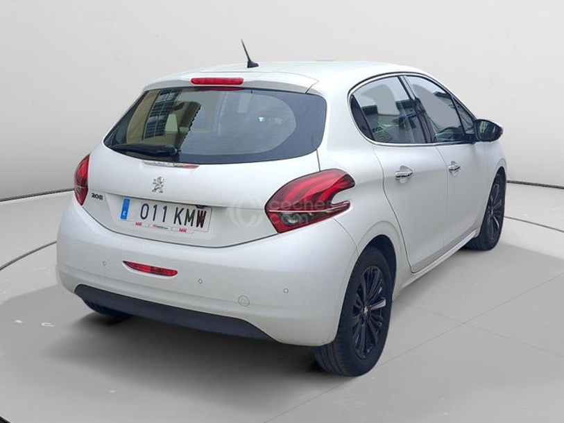 Foto del PEUGEOT 208 1.2 PureTech S&S Allure 110