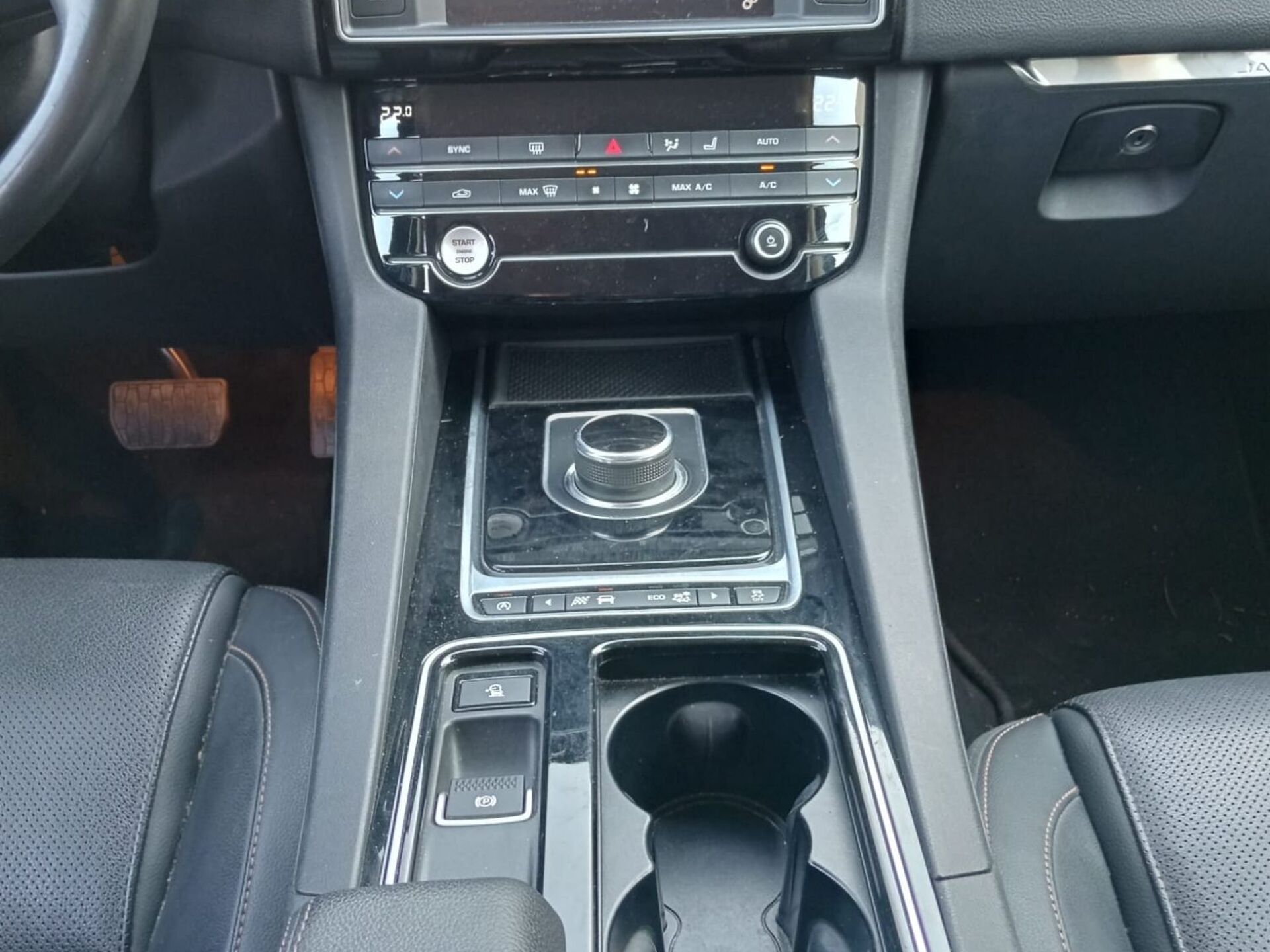 Imagen 3 de JAGUAR F-Pace