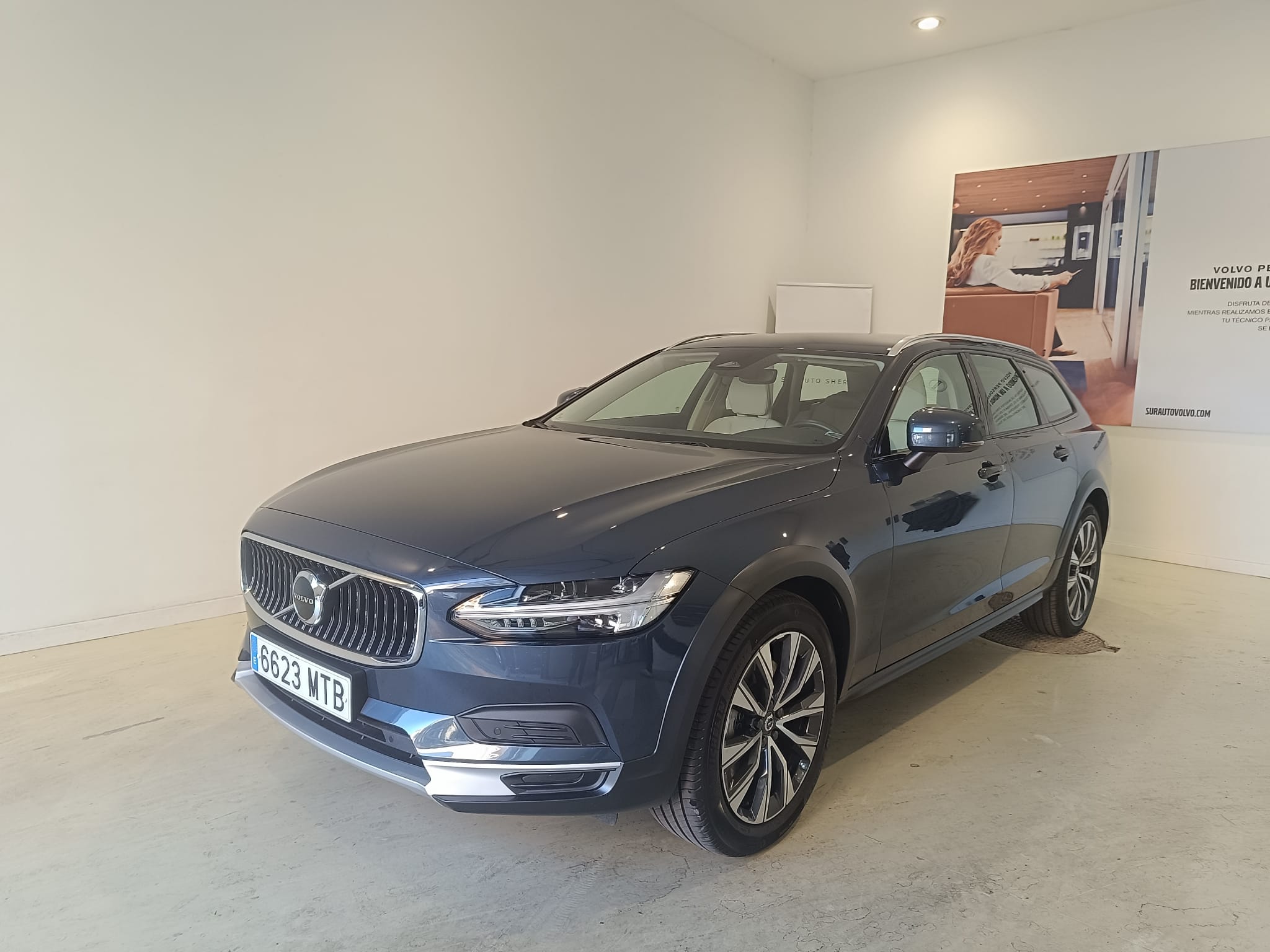 VOLVO V90 Cross Country (2.0 B4 D PLUS BRIGHT 4WD AUTO 197 5P) en Cádiz