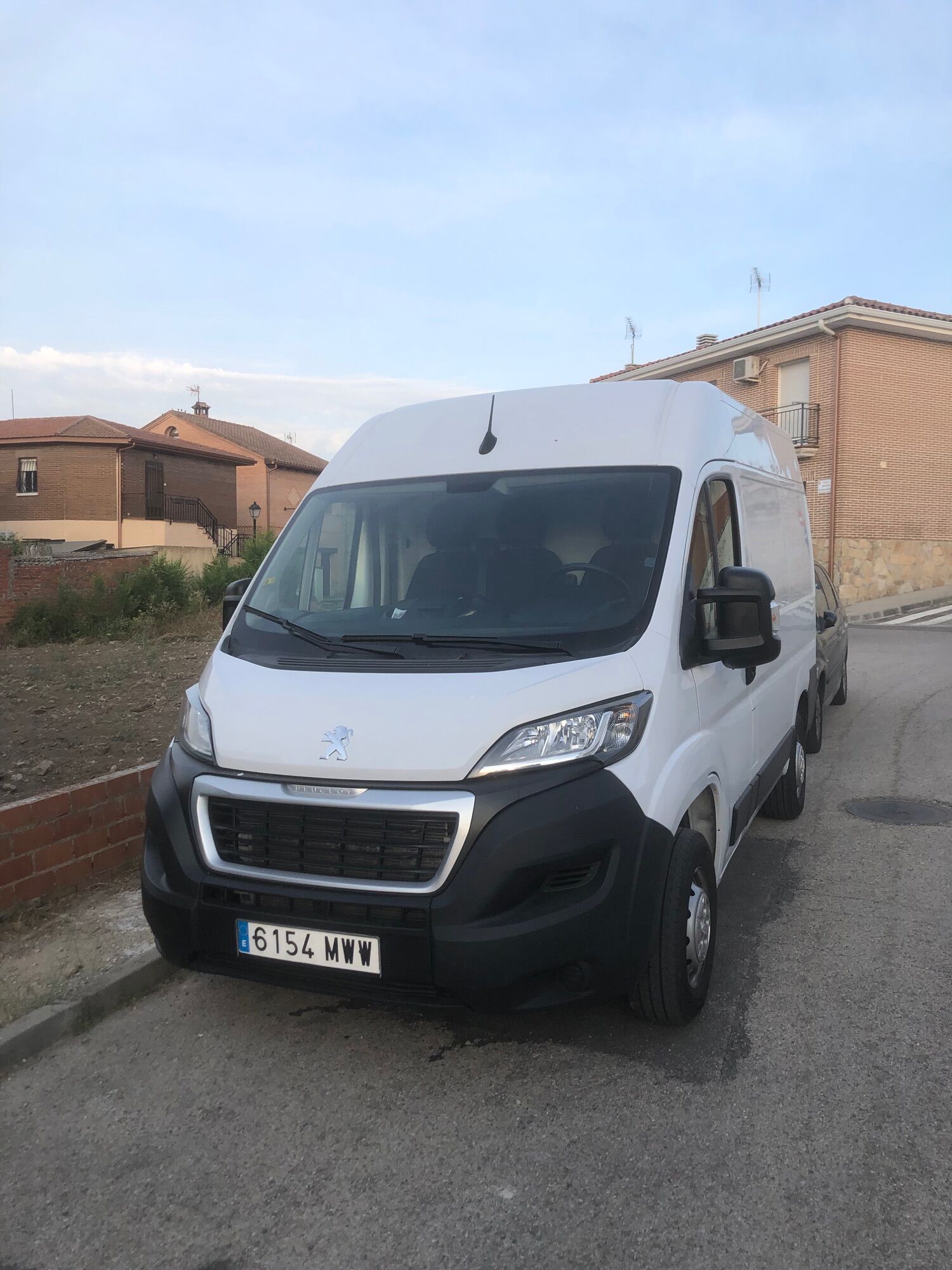 Foto del PEUGEOT Boxer Chasis Cabina 2.2BlueHDI 335 L2 S&S 140