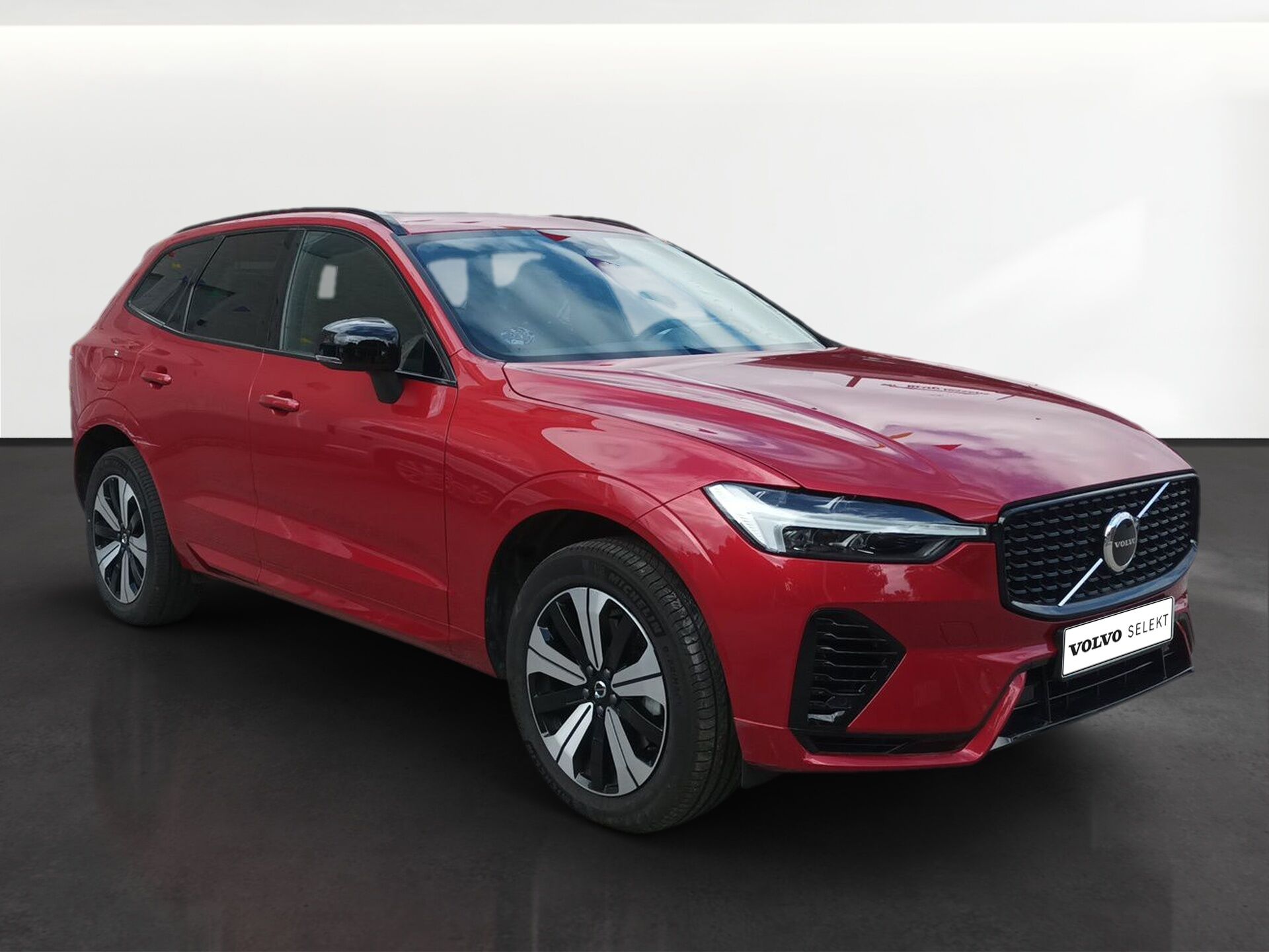 VOLVO XC60 (2.0 T6 RECHARGE CORE AUTO 4WD 350 5P) en Barcelona