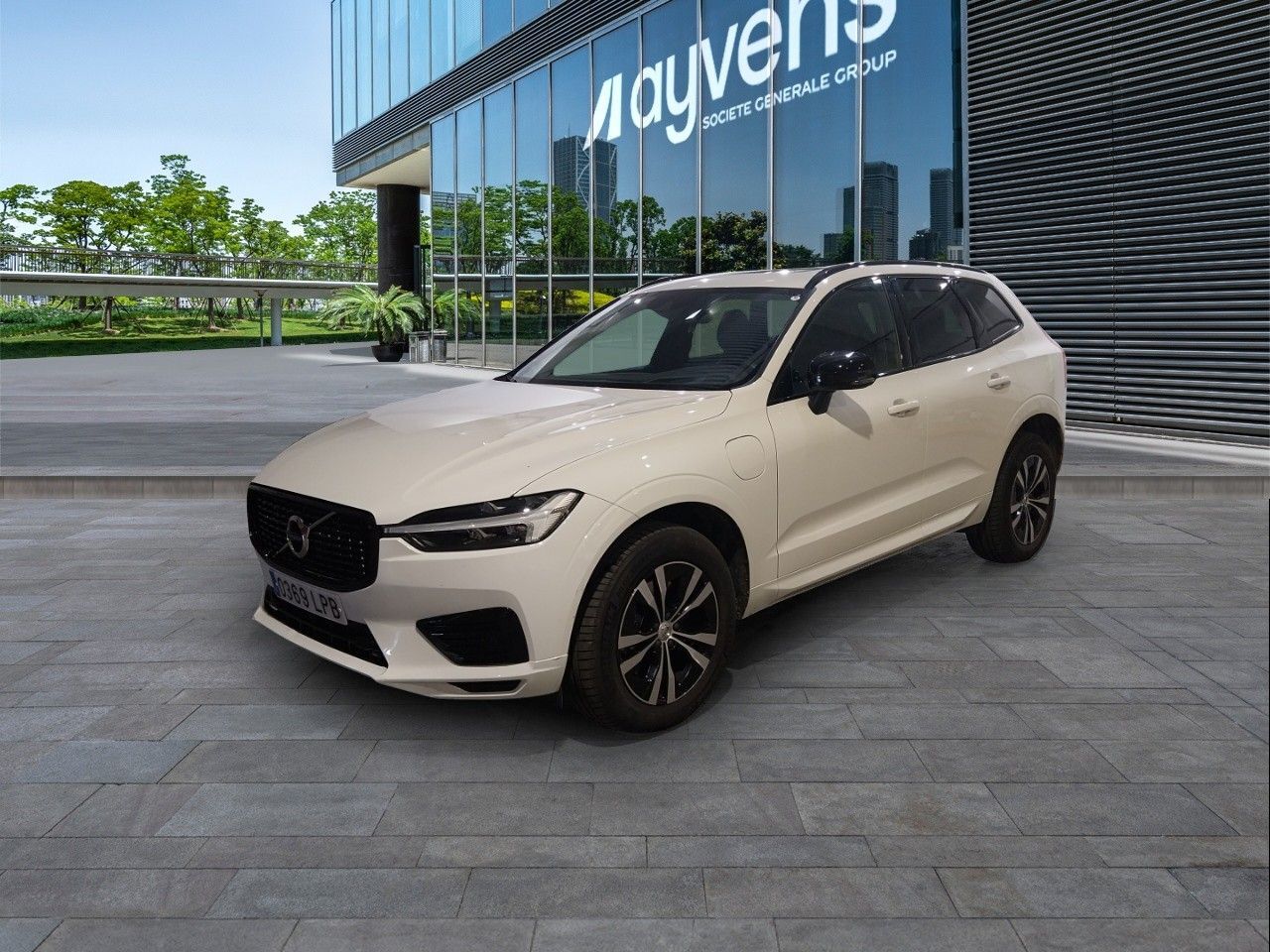 VOLVO XC60 (T6 Recharge R-Design Exp AWD Auto 250 kW (340 CV)) en Madrid