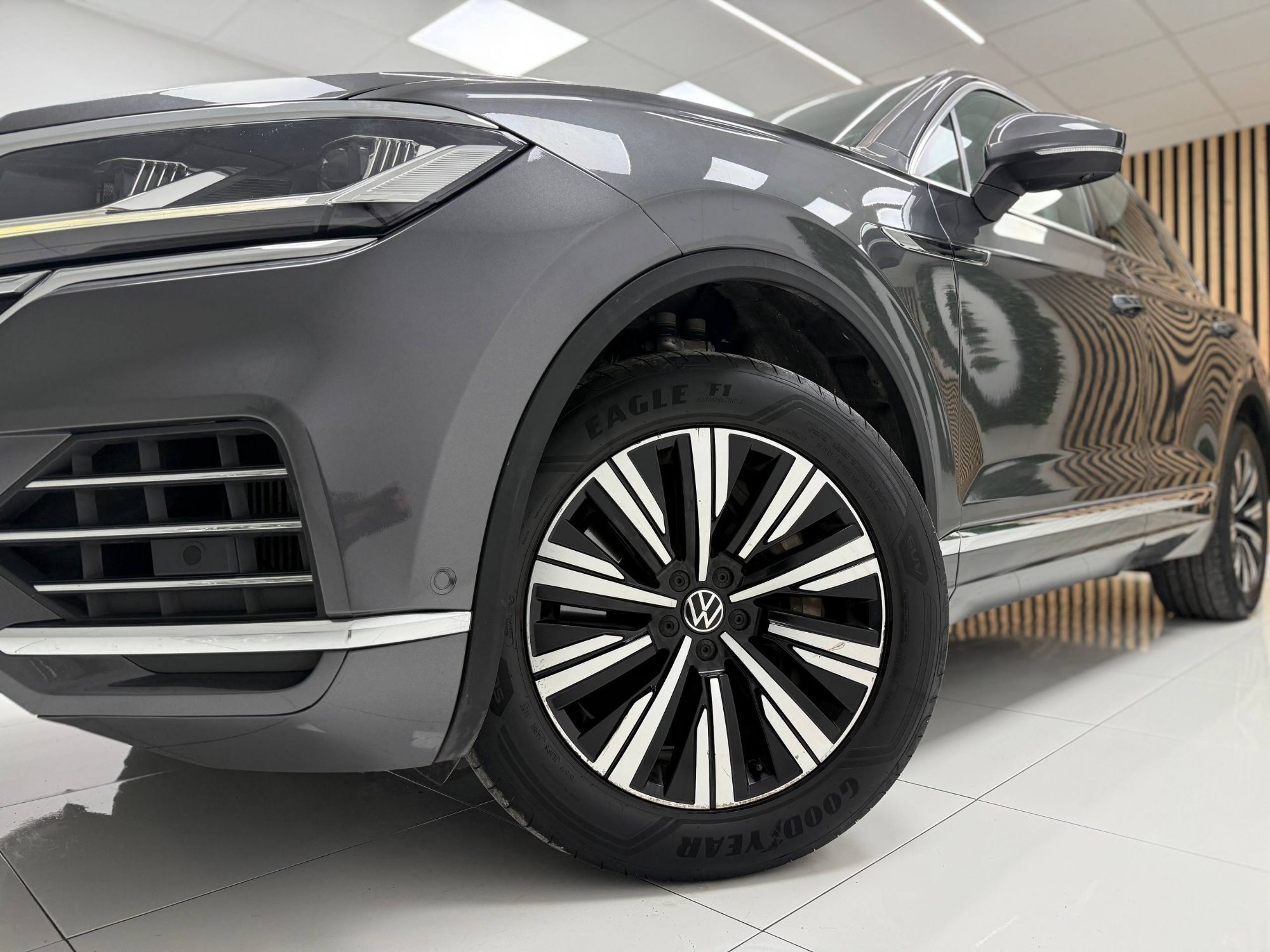 Foto del VOLKSWAGEN Touareg 3.0TSI V6 eHybrid Elegance 4Motion Tiptronic
