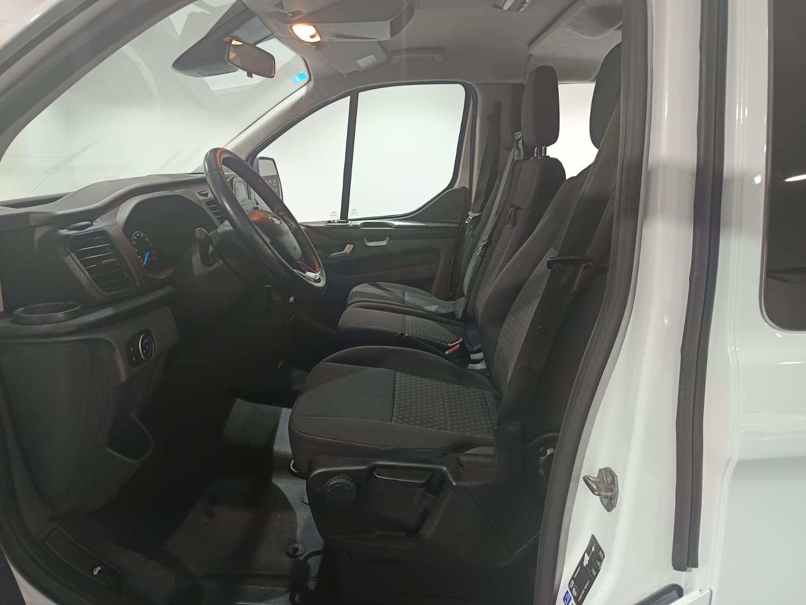 Foto del FORD Transit Custom FT 320 L1 Kombi Trend EcoBlue 130