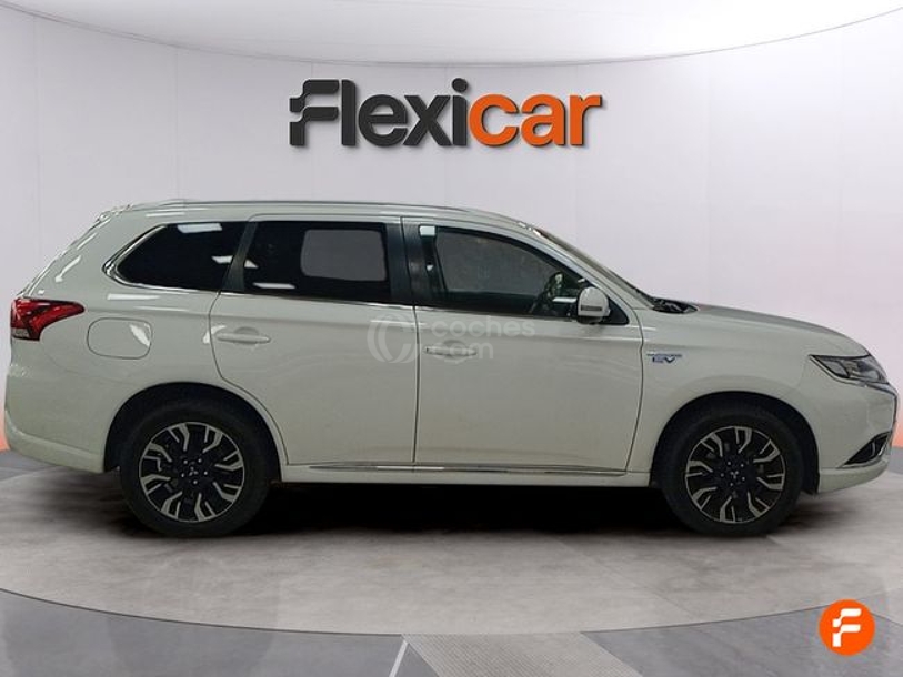 Foto del MITSUBISHI Outlander PHEV Kaiteki 4WD