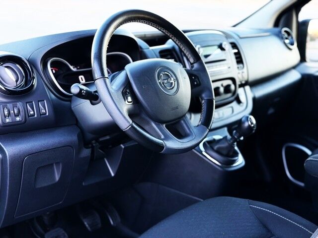 Foto del OPEL Vivaro Combi 9 1.6CDTi Biturbo S-S 27 L1 Plus 145