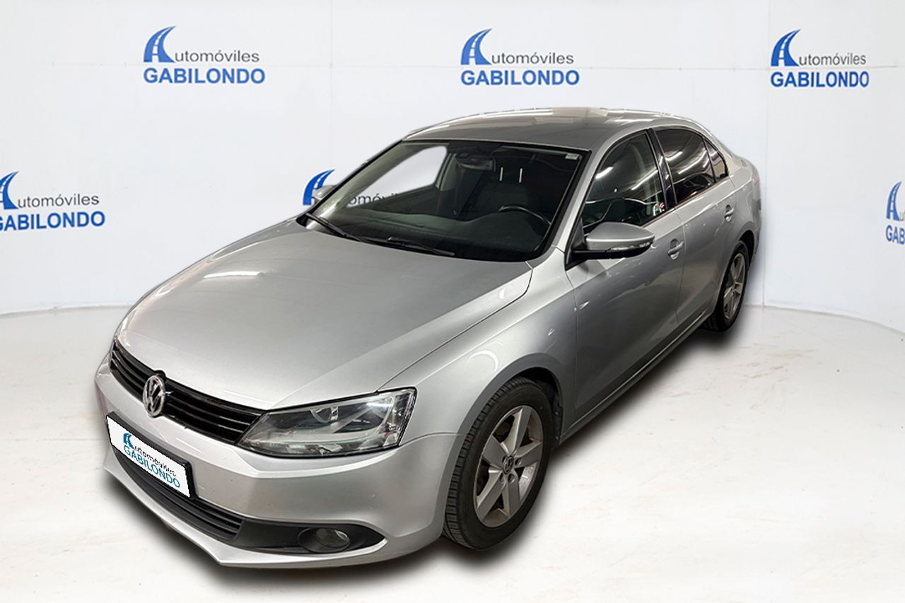 VOLKSWAGEN Jetta (1.6 TDI 105cv Advance Bluemotion Tech) en Valladolid