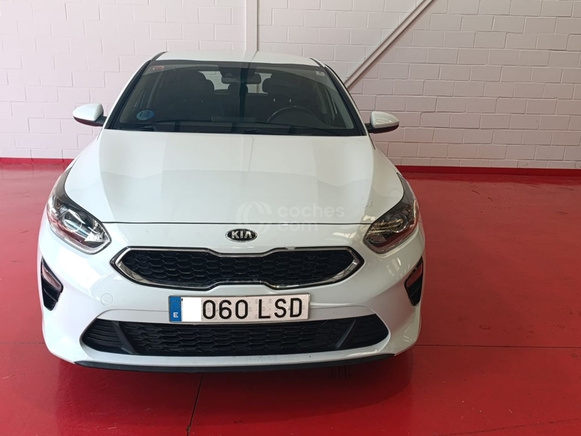 Foto del KIA Ceed 1.6 MHEV iMT Drive 136