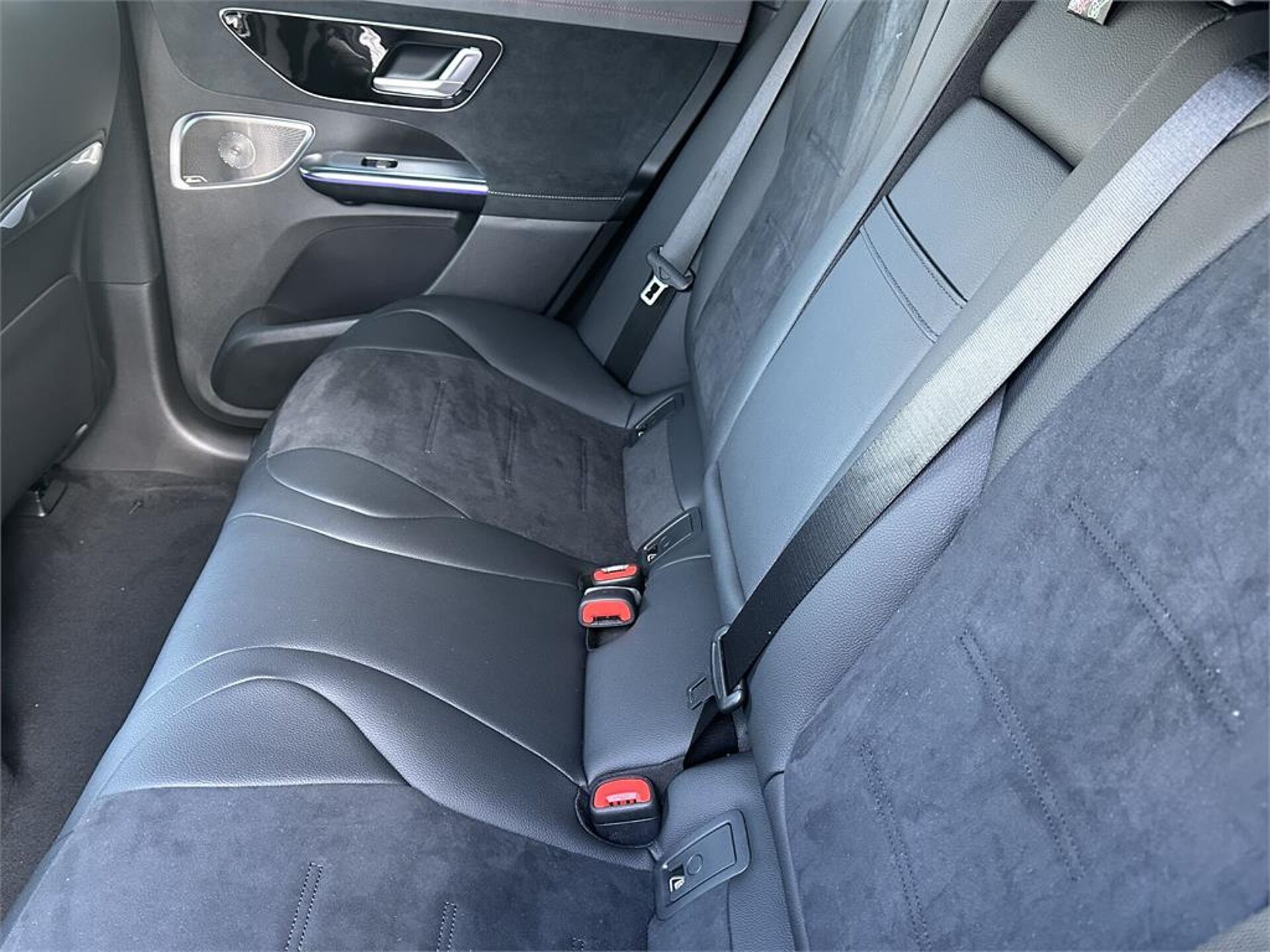 Imagen 3 de MERCEDES EQE SUV