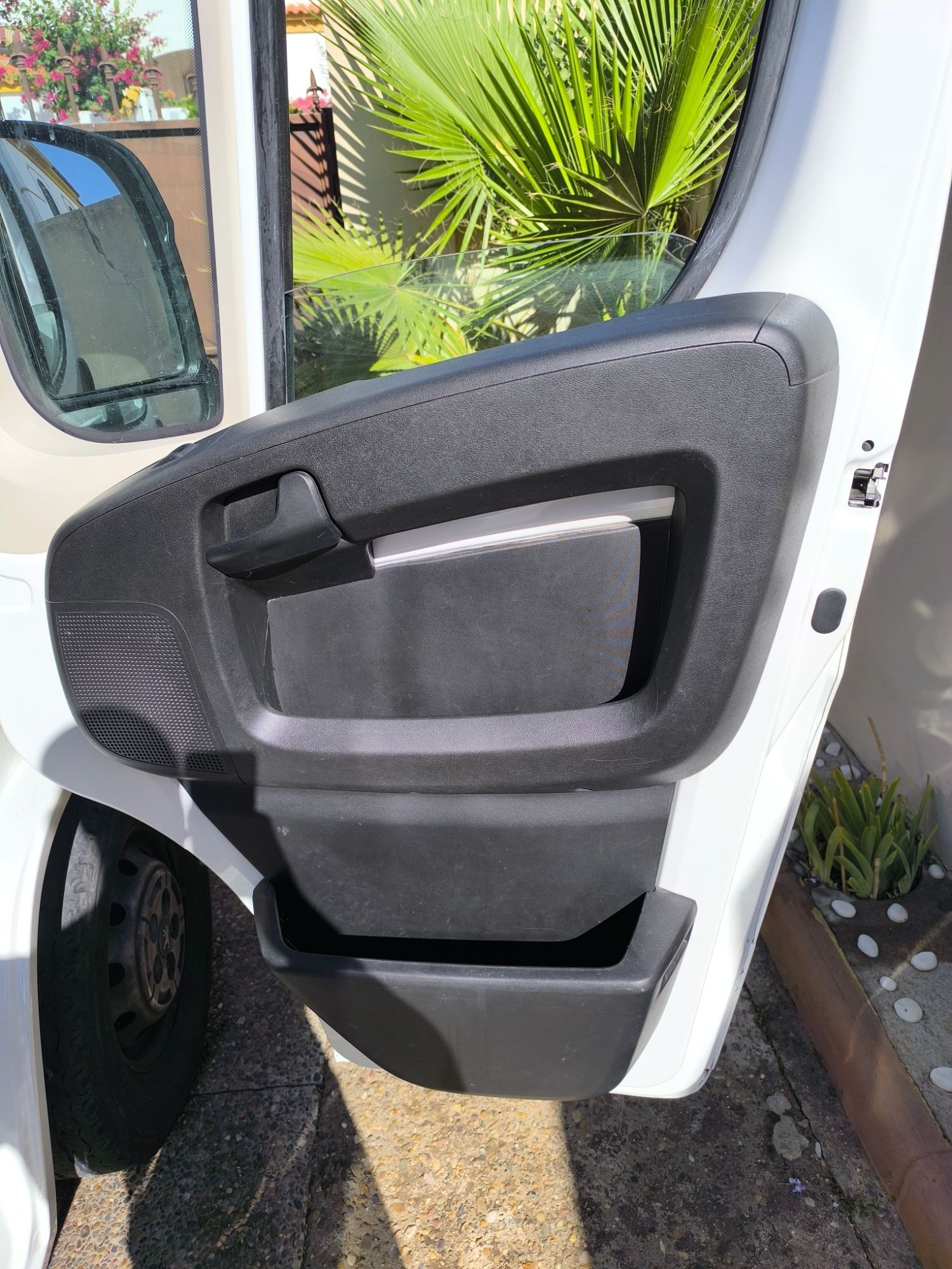 Foto del PEUGEOT Boxer Furgón 2.2BlueHDI 335 L3H2 Pack S&S 140