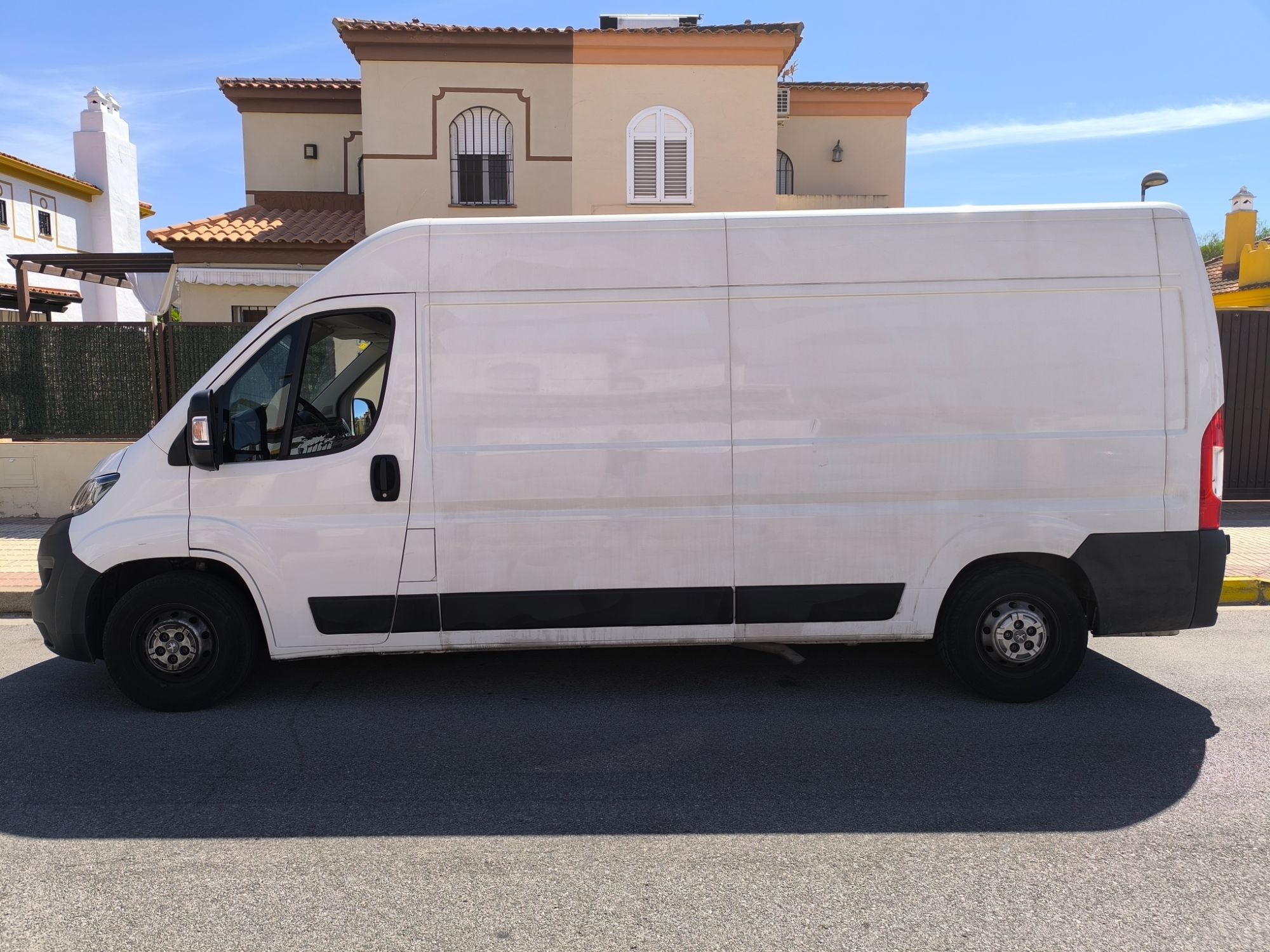 Foto del PEUGEOT Boxer Furgón 2.2BlueHDI 335 L3H2 Pack S&S 140