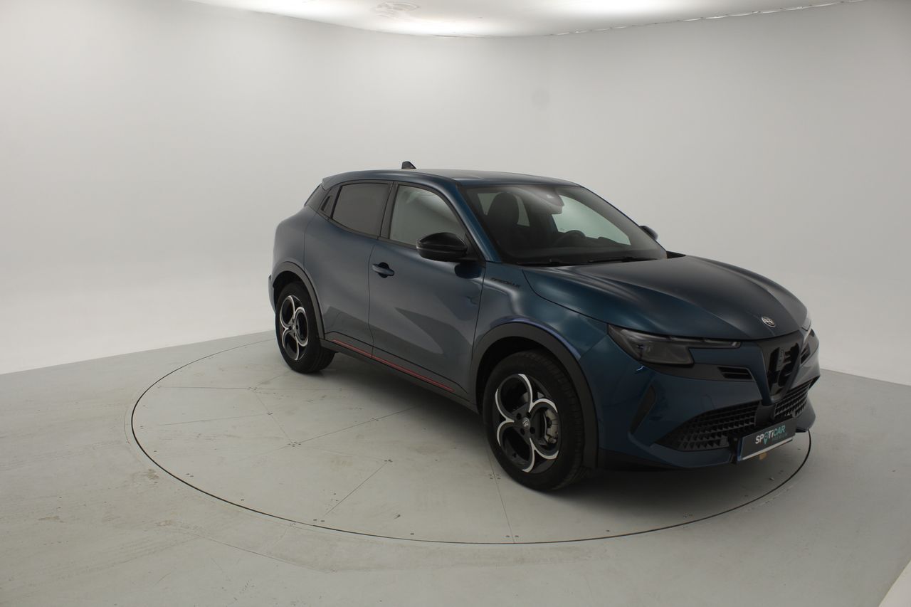 ALFA ROMEO Junior (Ibrida Speciale 100kW (136CV)) en Barcelona