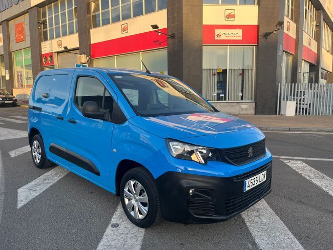 PEUGEOT Partner (PREMIUM STANDARD BlueHDI 75cv) en Sevilla