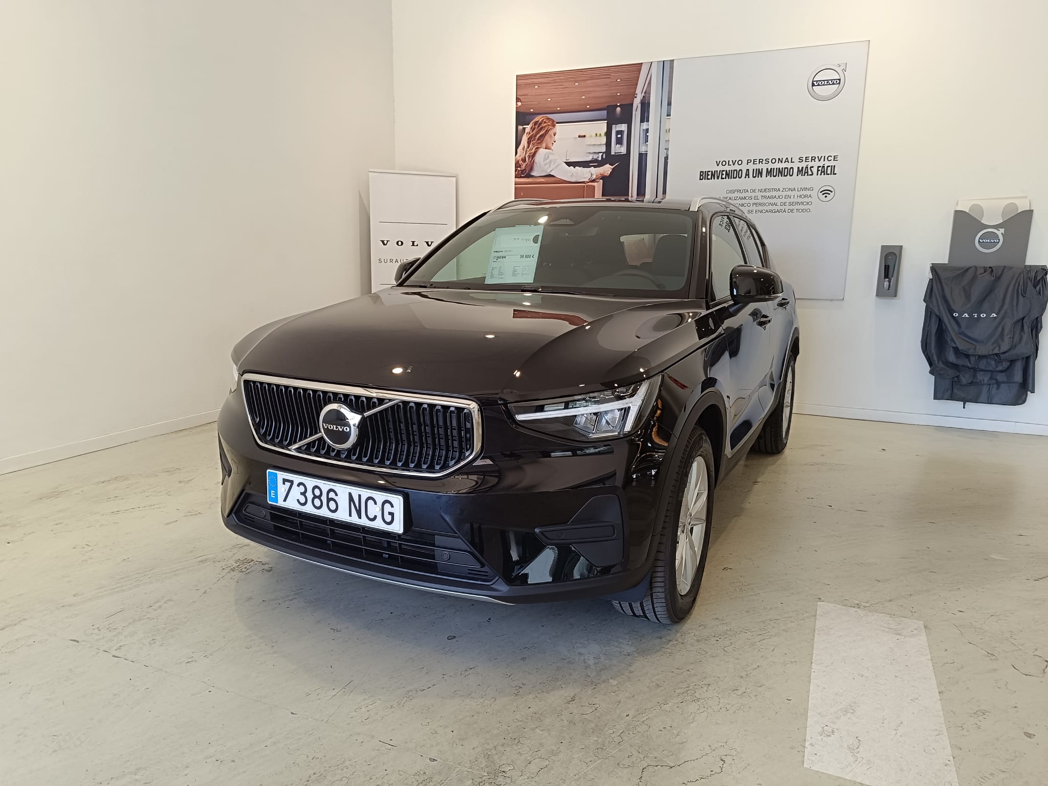 VOLVO XC40 (2.0 B3 CORE AUTO 163 5P) en Cádiz