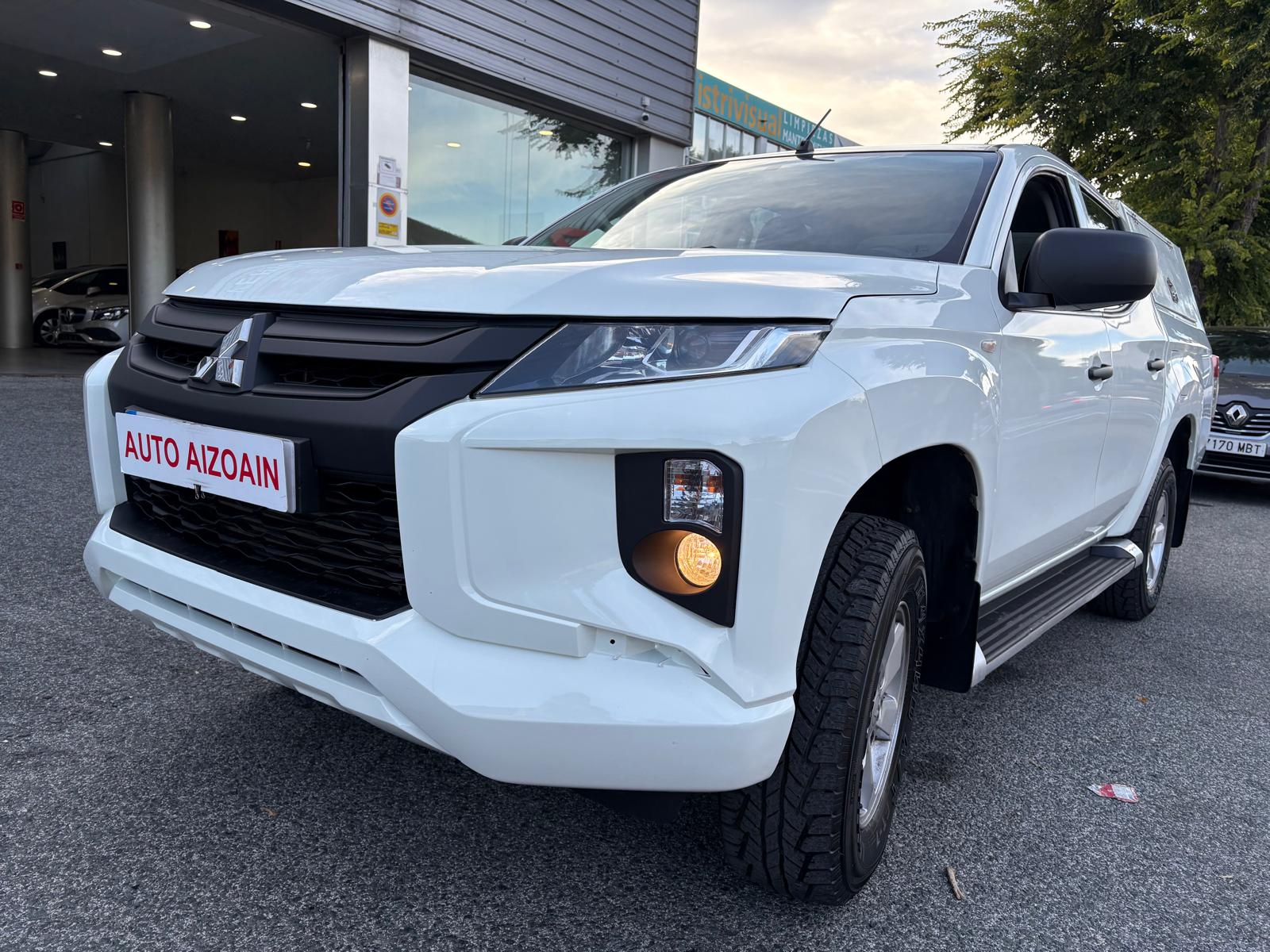 MITSUBISHI L200 (2.2DI-D Doble Cabina M-PRO) en Navarra