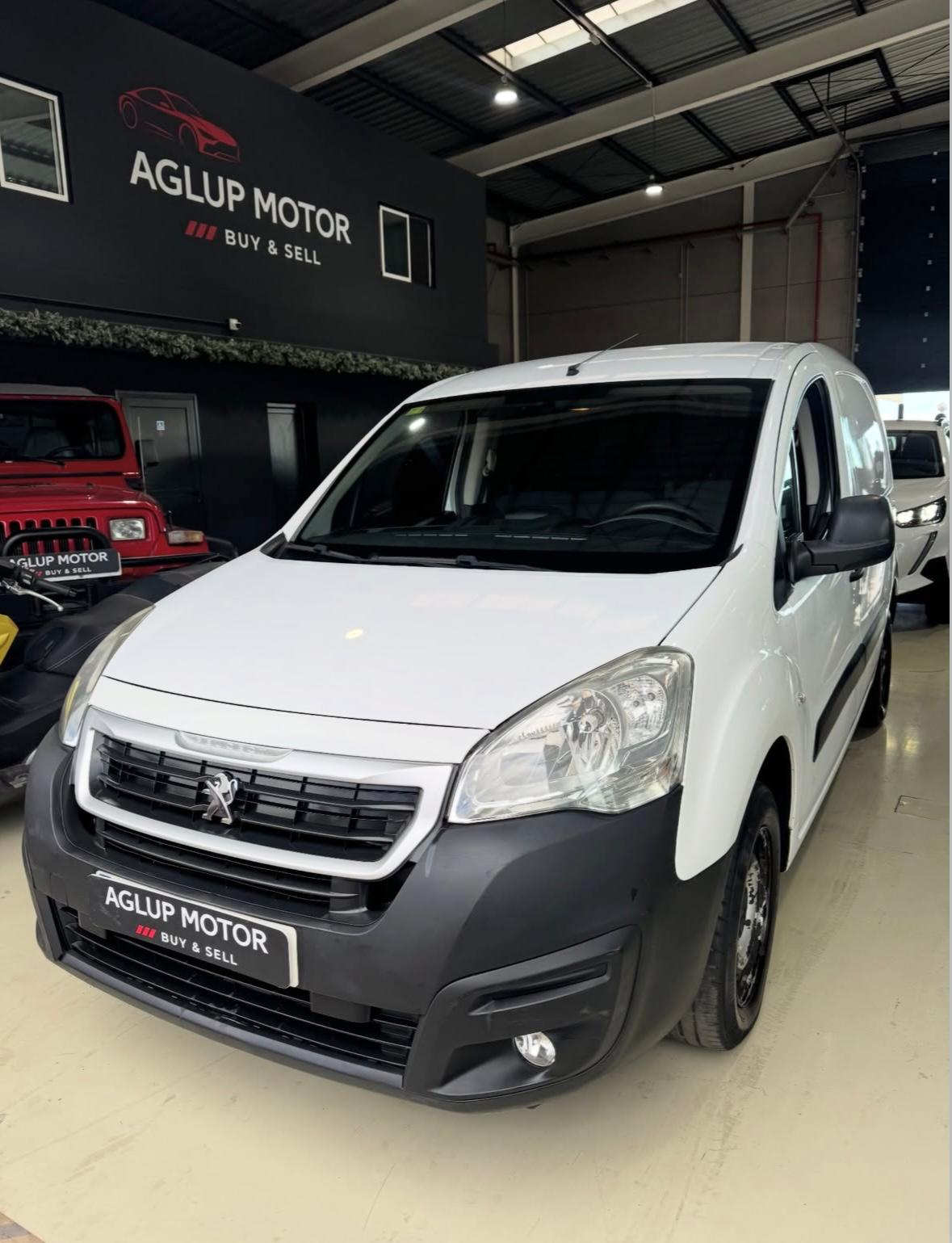 PEUGEOT Partner (Furgón 1.6BlueHDI Confort L1 100) en Tenerife