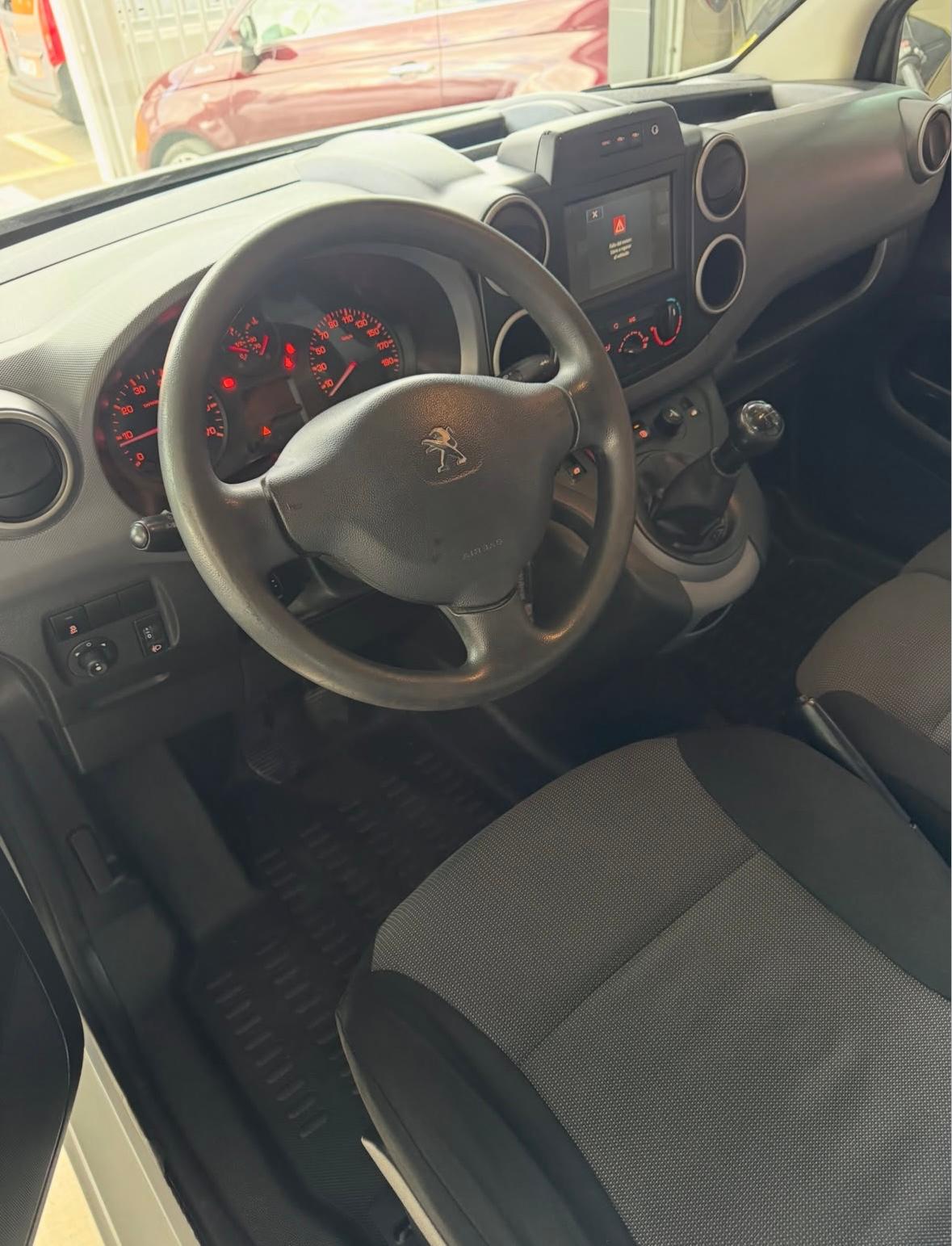 Foto del PEUGEOT Partner Furgón 1.6BlueHDI Confort L1 100