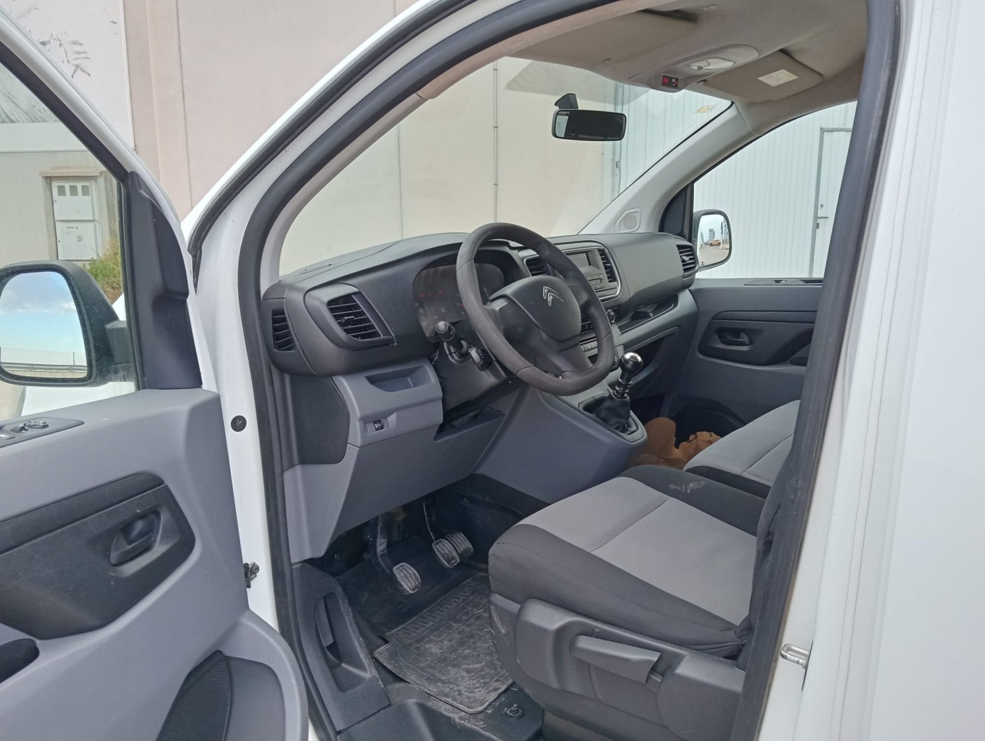 Foto del CITROEN Jumpy Combi BlueHDI Talla M Confort 150 S&S