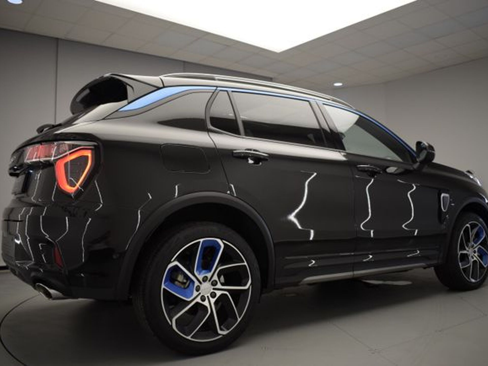 Imagen 2 de LYNK & CO 01