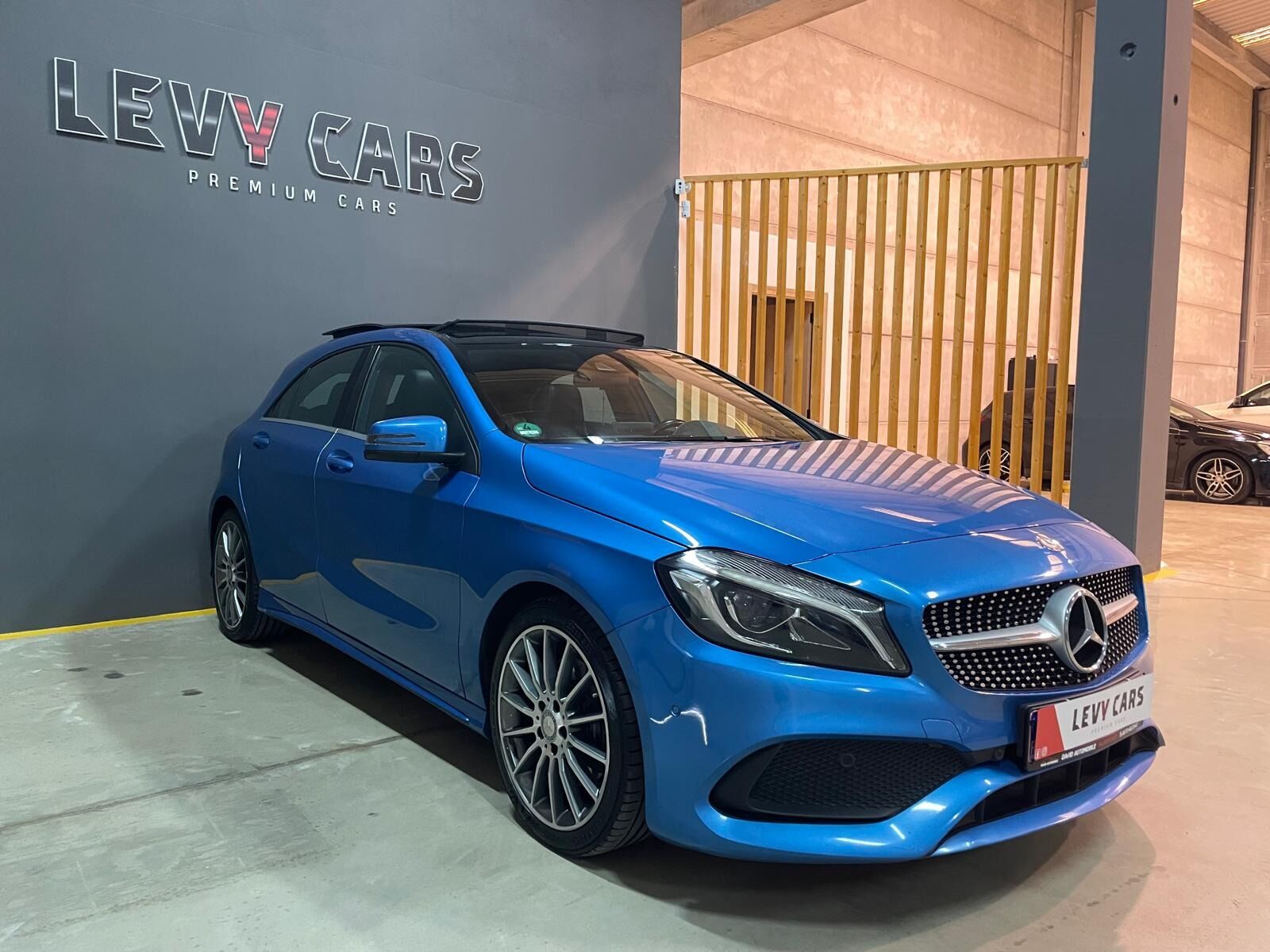 MERCEDES Clase A (A 220 d 4MATIC) en Valencia