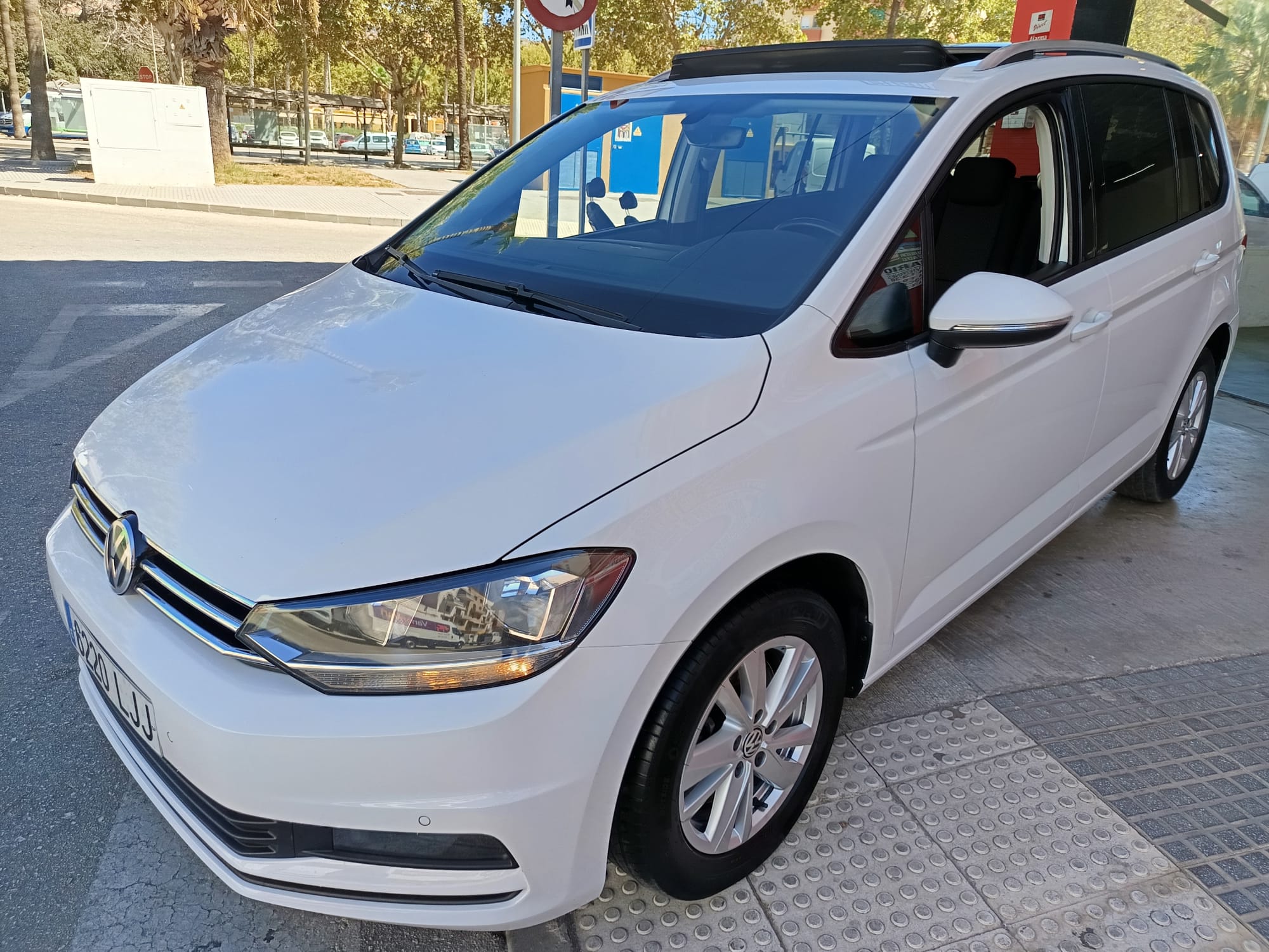 VOLKSWAGEN Touran (2.0TDI Advance 90kW) en Málaga