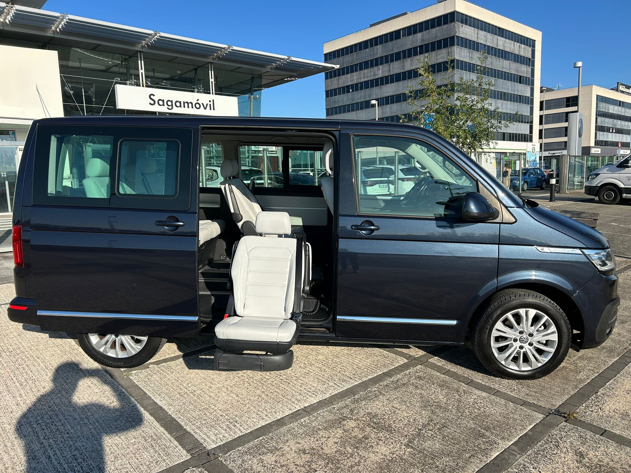 Foto del VOLKSWAGEN Multivan 2.0TDI BMT Larga Premium DSG 110kW