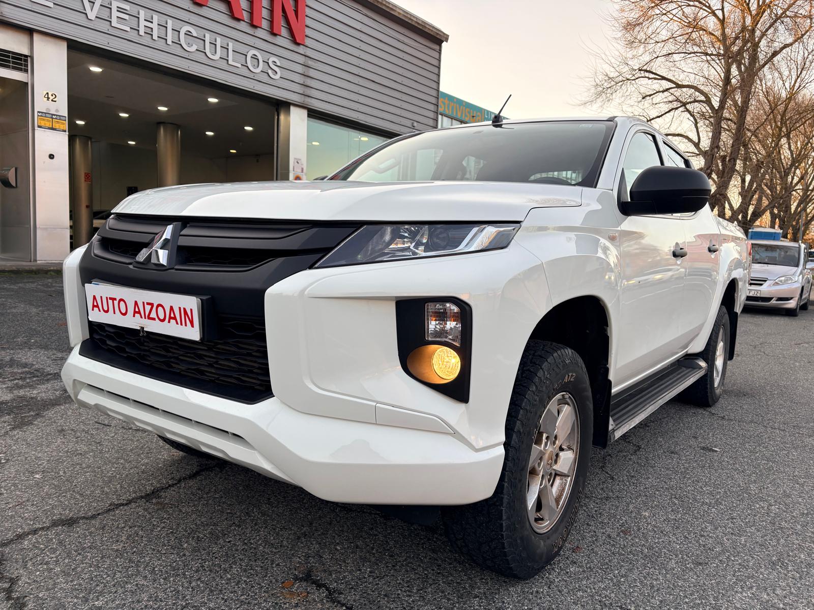 MITSUBISHI L200 (2.2DI-D Doble Cabina M-PRO) en Navarra