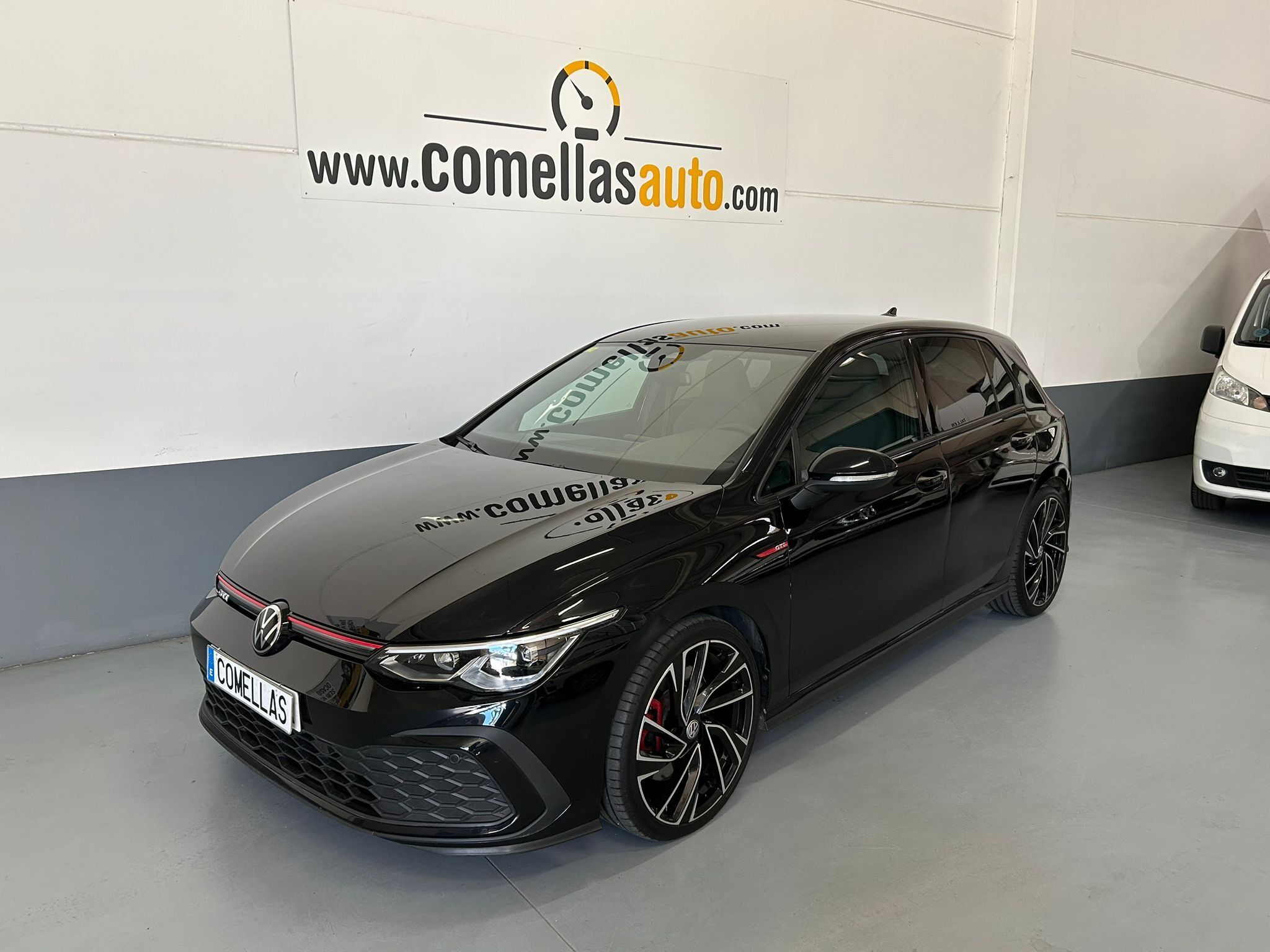 VOLKSWAGEN Golf (GTI 2.0 TSI 180kW (245CV) DSG) en Barcelona