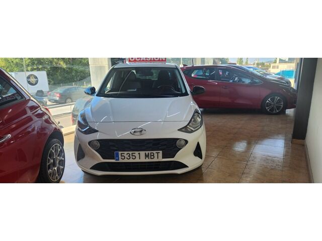 HYUNDAI i10 (1.0 Tecno 49 kW (67 CV)) en Barcelona