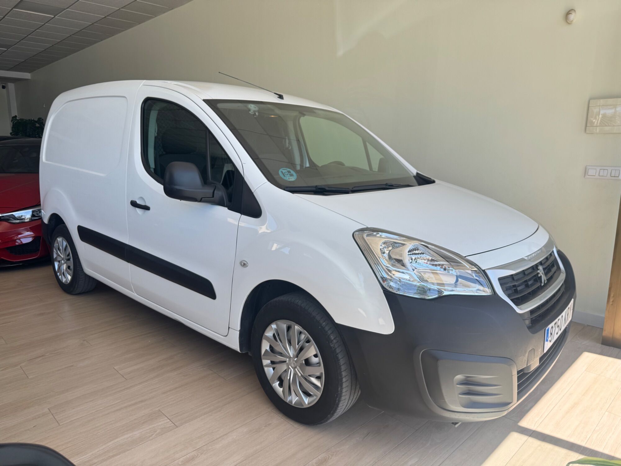 PEUGEOT Partner (1.6BlueHDI S&S Premium Standard 600kg 100) en Cádiz