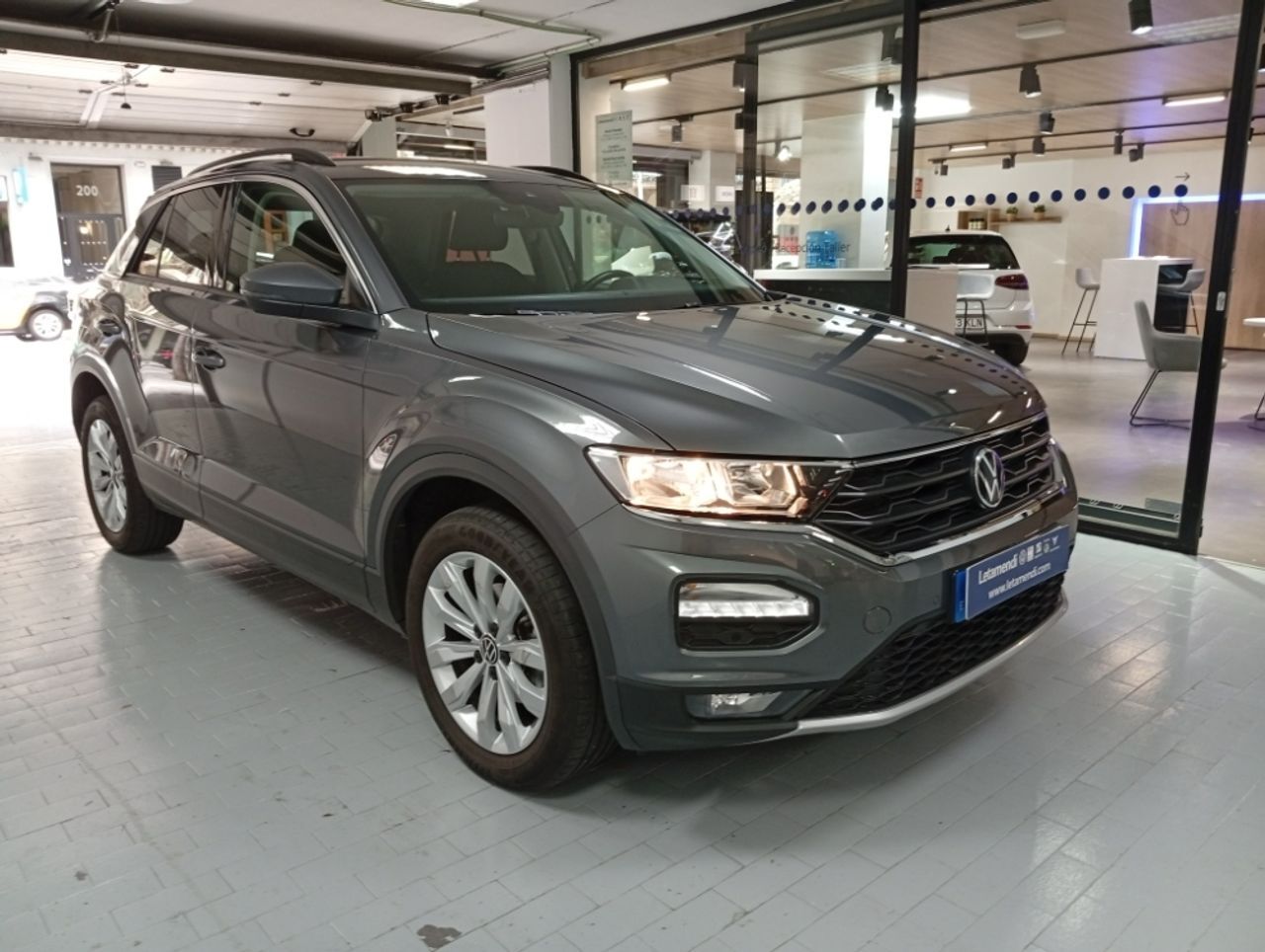 VOLKSWAGEN T-Roc (Advance) en Barcelona