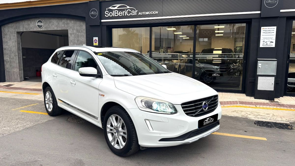 VOLVO XC60 (D5 R-Design Momentum AWD Aut. 220) en Málaga
