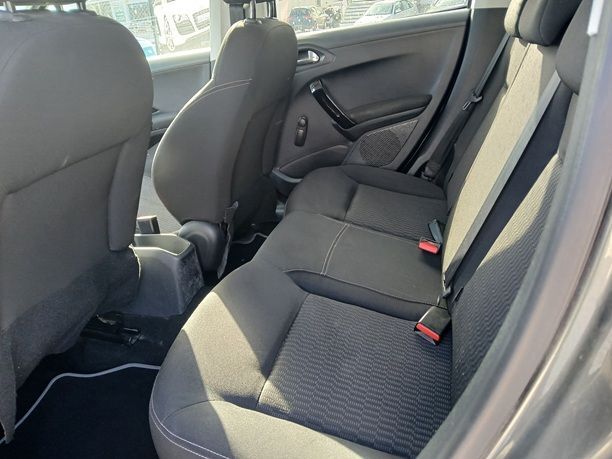 Foto del PEUGEOT 208 1.2 PureTech Access 82