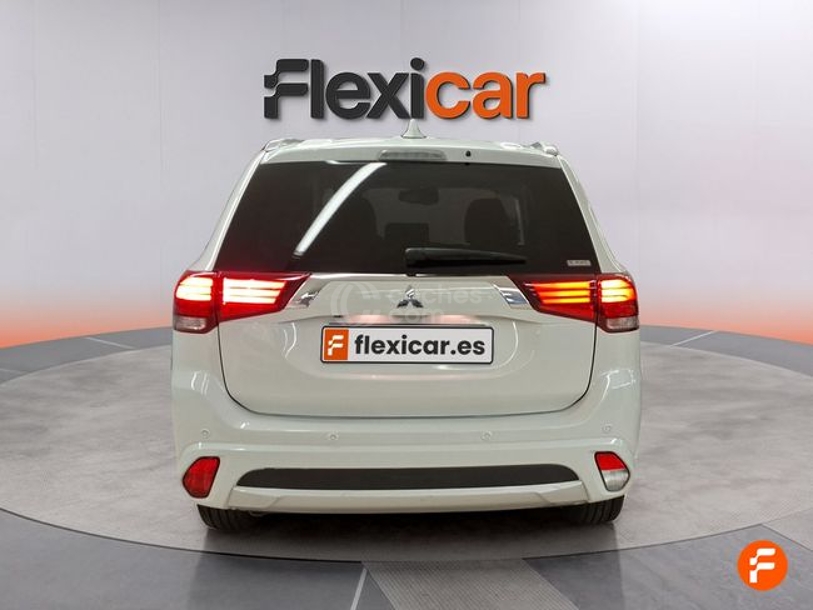 Foto del MITSUBISHI Outlander PHEV Kaiteki 4WD