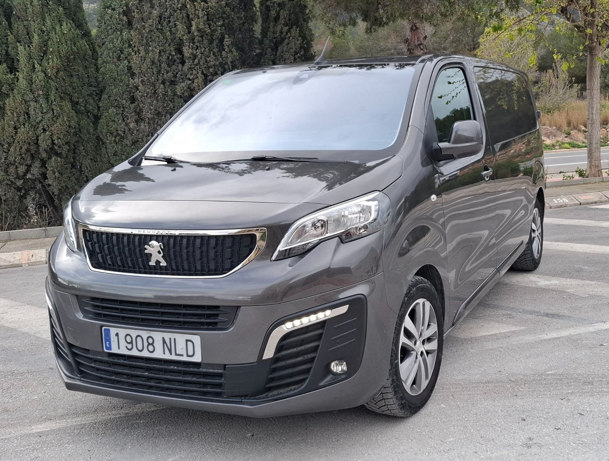 Foto del PEUGEOT Expert Fg. Standard 2.0BlueHDi S&S Premium EAT8 120